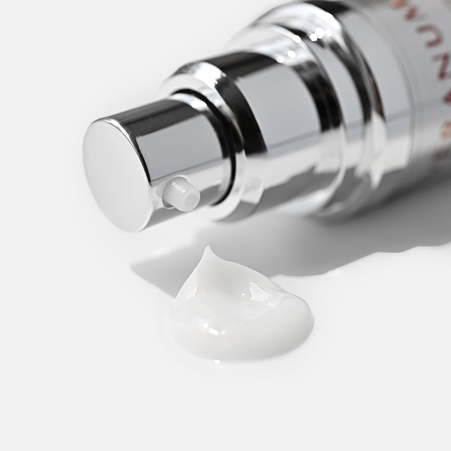 Close-up_texture_of_Veranum_Cicacare_Aider_Cream_smoothing_and_refining_face_cream
